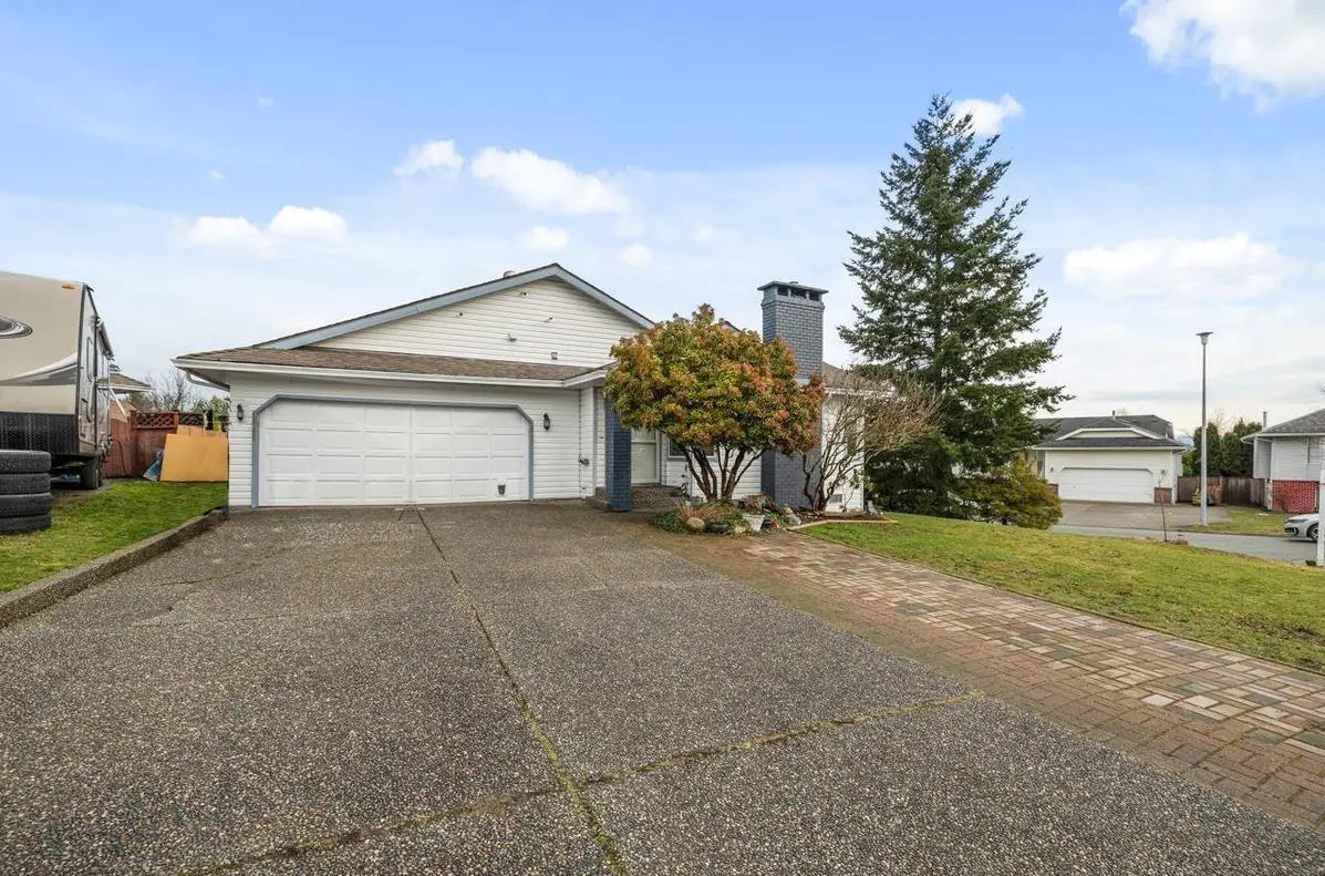 Photo 1 of 19093 Sundale Court, Surrey BC