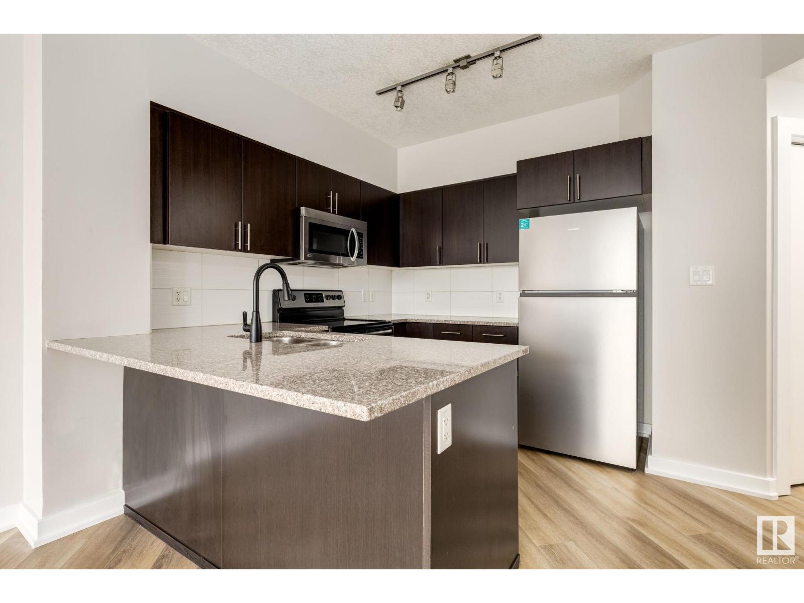 Photo 4 of 2303 10152 104 St Nw, Edmonton AB