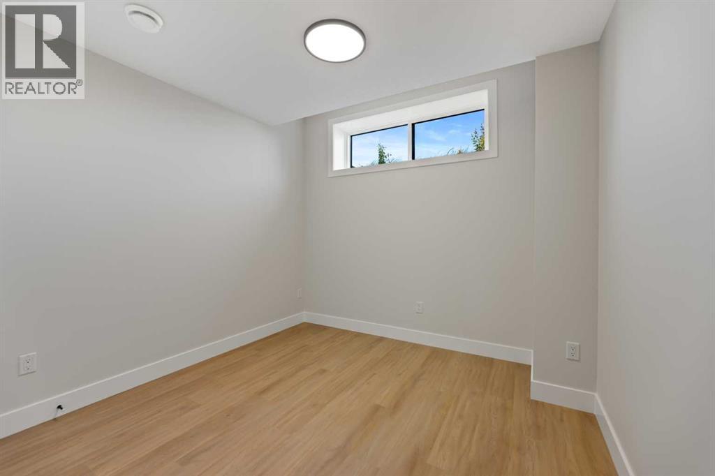 Single Family House for Sale in   Avenue NW Bowness Calgary 