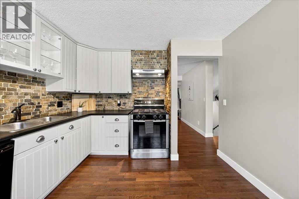 Single Family House for Sale in   Glamis Drive SW Glamorgan Calgary 