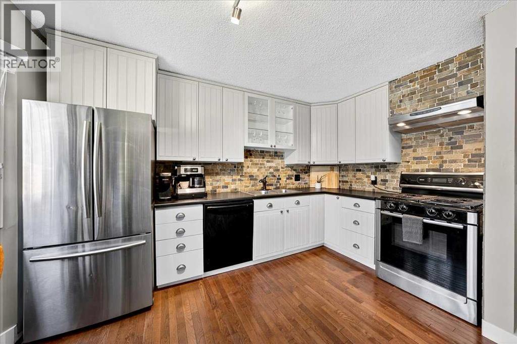 Single Family House for Sale in   Glamis Drive SW Glamorgan Calgary 
