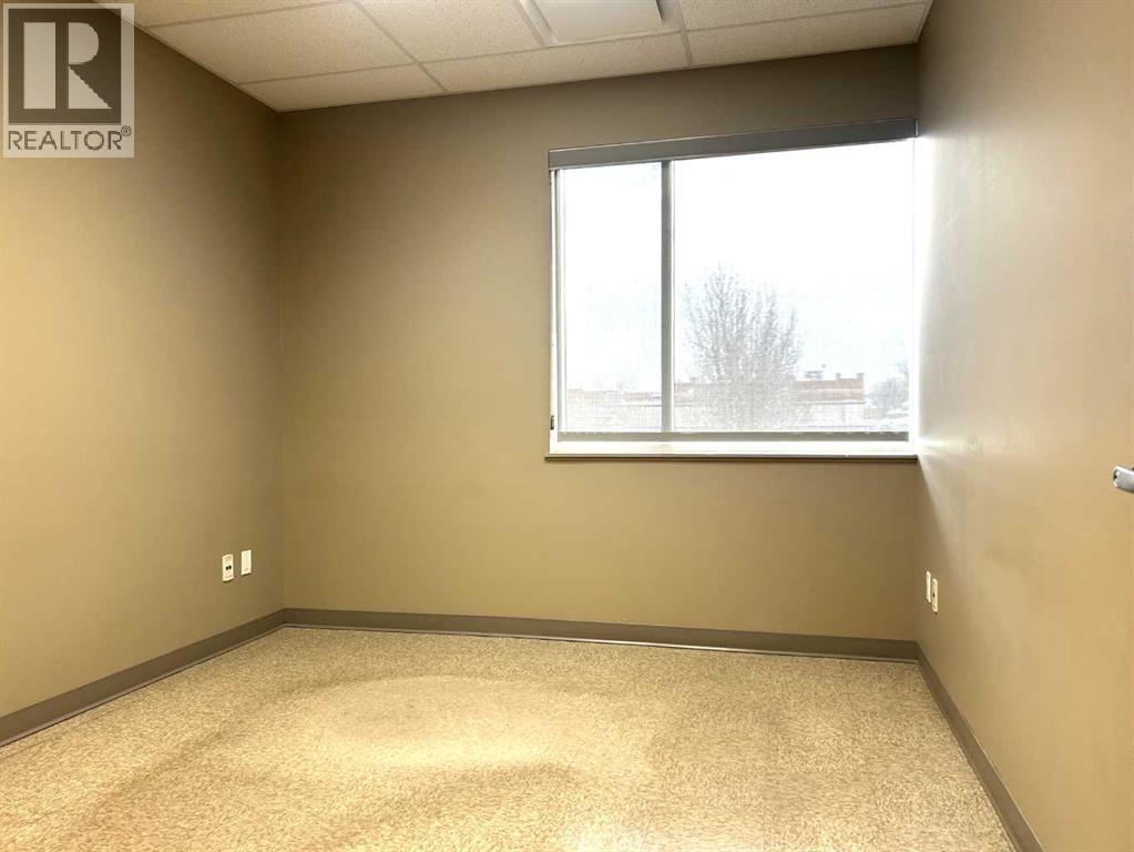 Photo 13 of 657 3 Street Se, Medicine Hat AB