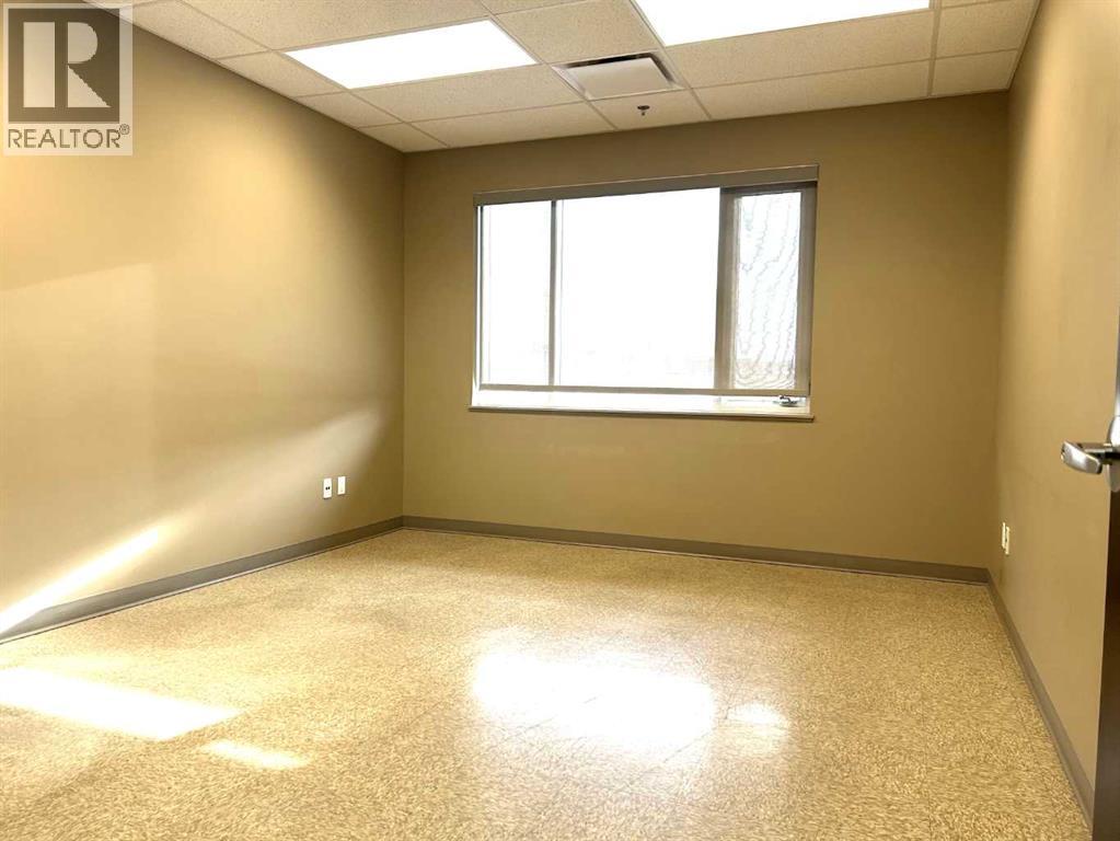 Photo 10 of 657 3 Street Se, Medicine Hat AB