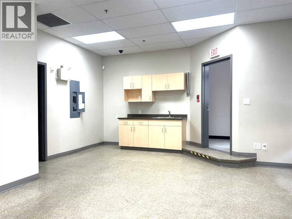 Photo 7 of 657 3 Street Se, Medicine Hat AB