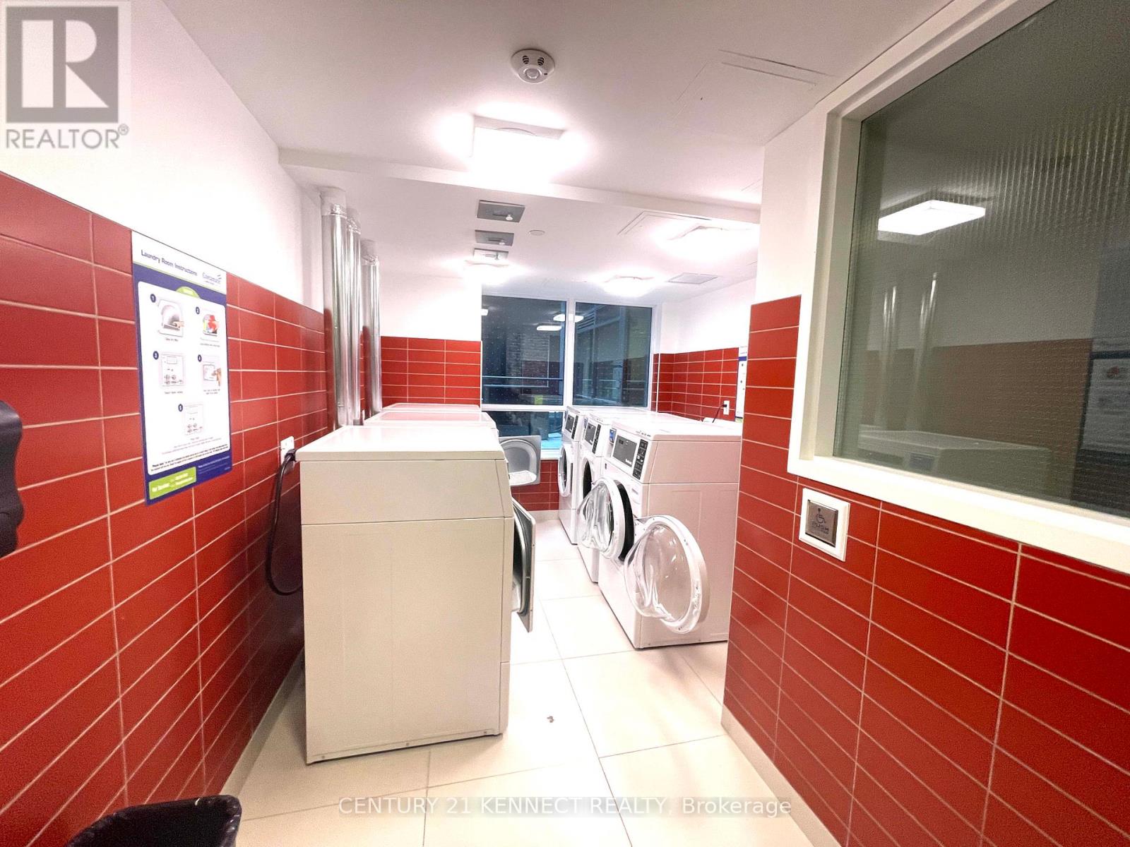 Photo 2 of 802 R 231 College Street, Toronto ON