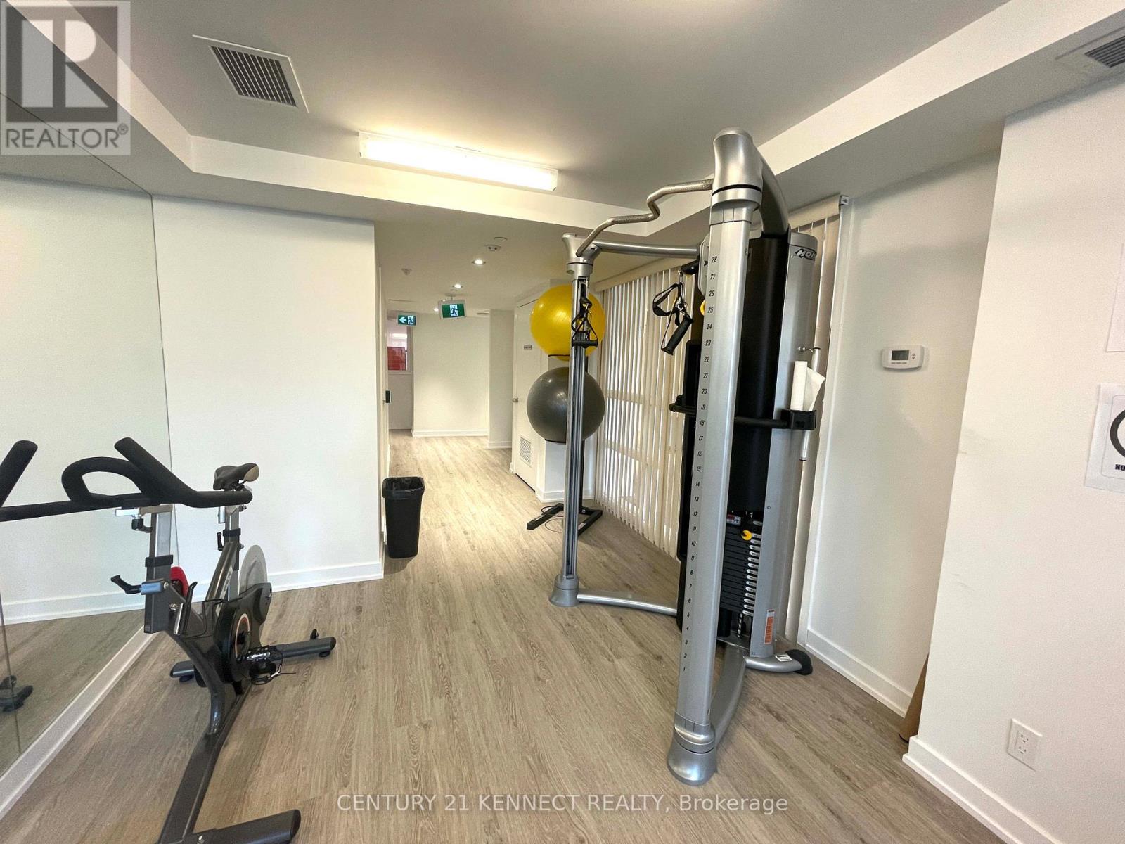 Photo 4 of 802 R 231 College Street, Toronto ON