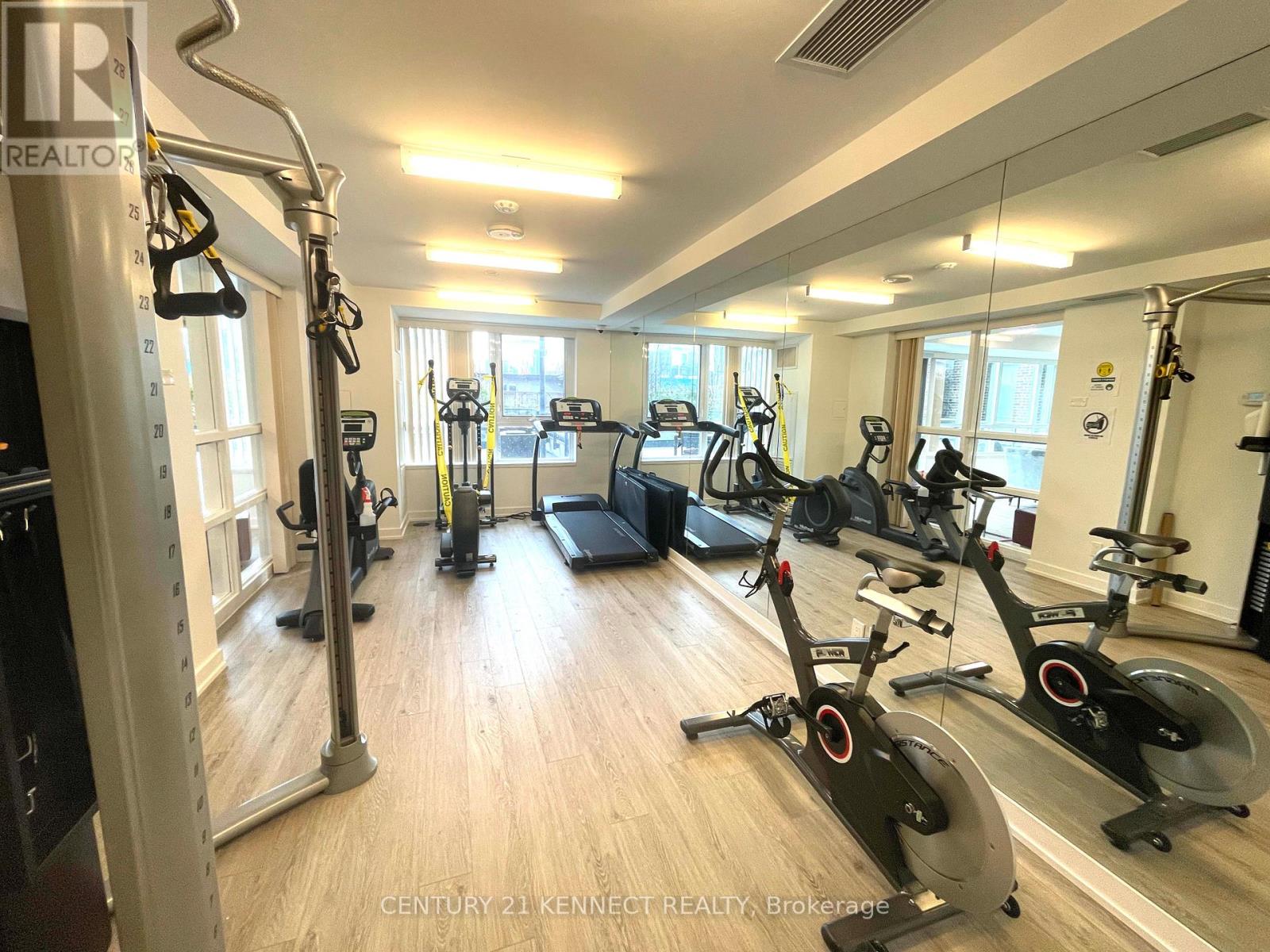Photo 8 of 802 R 231 College Street, Toronto ON