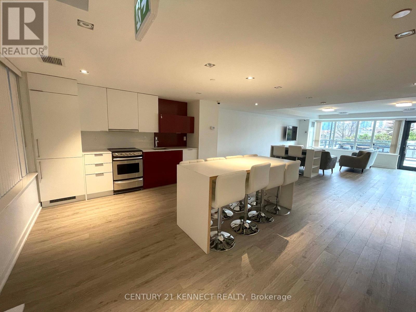 Photo 6 of 802 R 231 College Street, Toronto ON