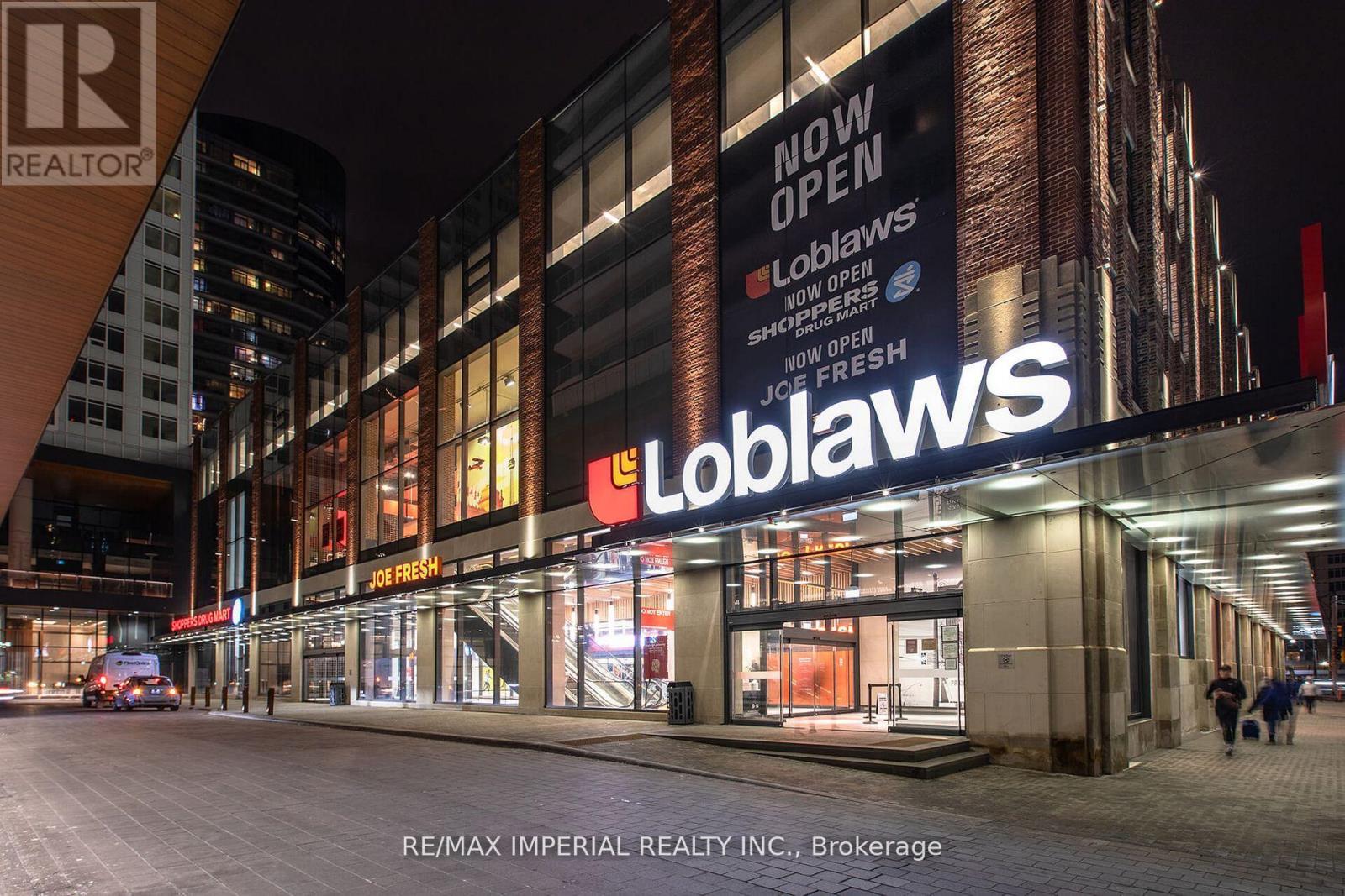 Photo 14 of 611 19 Bathurst Street, Toronto ON