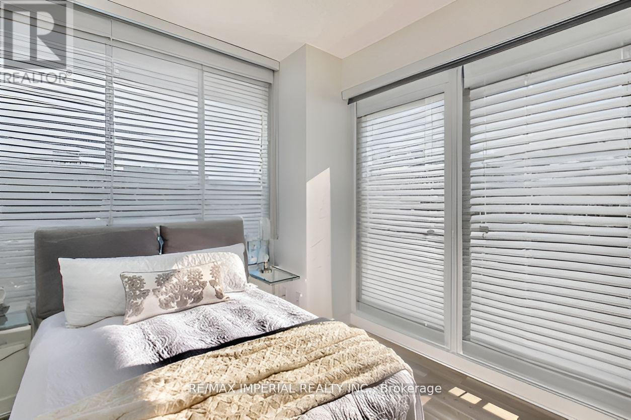 Photo 9 of 611 19 Bathurst Street, Toronto ON