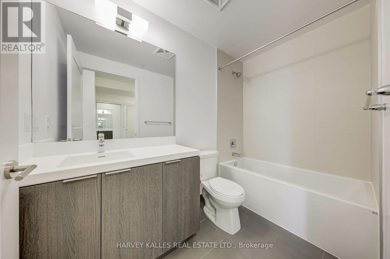 Photo 10 of Ph 03 25 Holly Street, Toronto ON