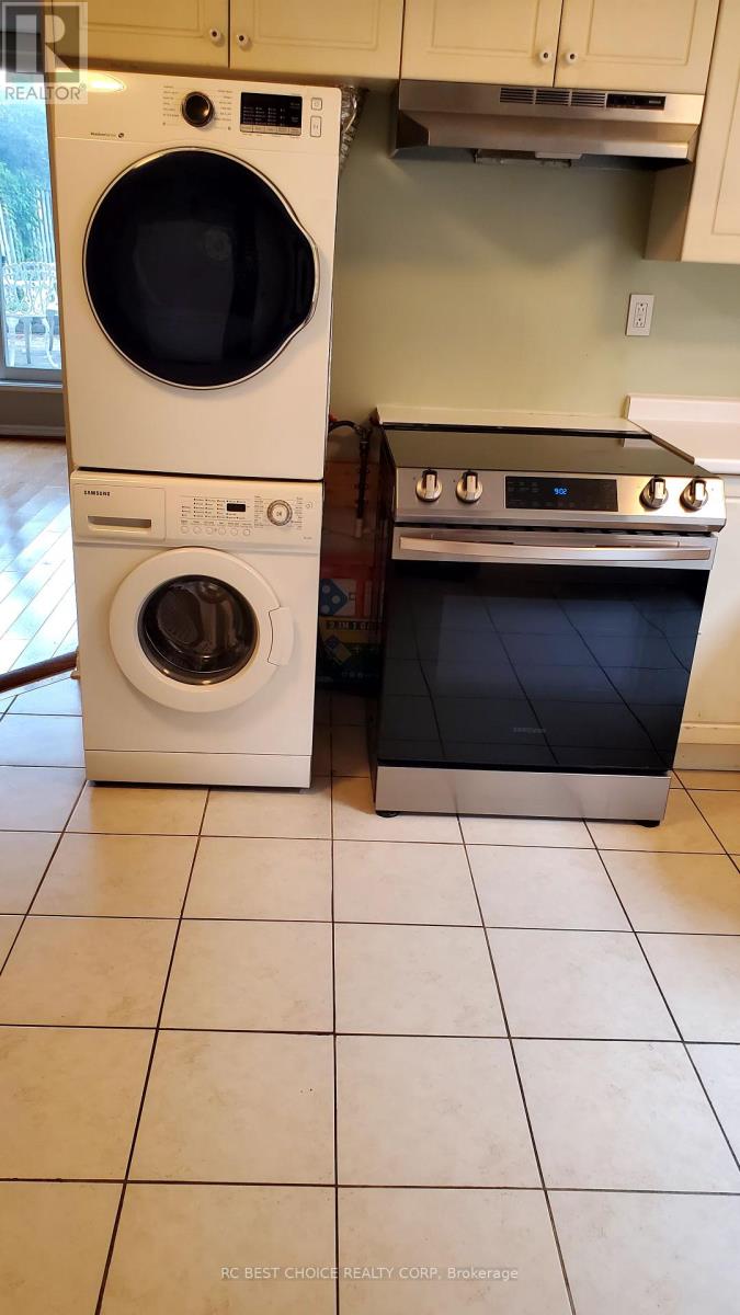 Photo 3 of Main Floor 162 B Finch Avenue E, Toronto ON