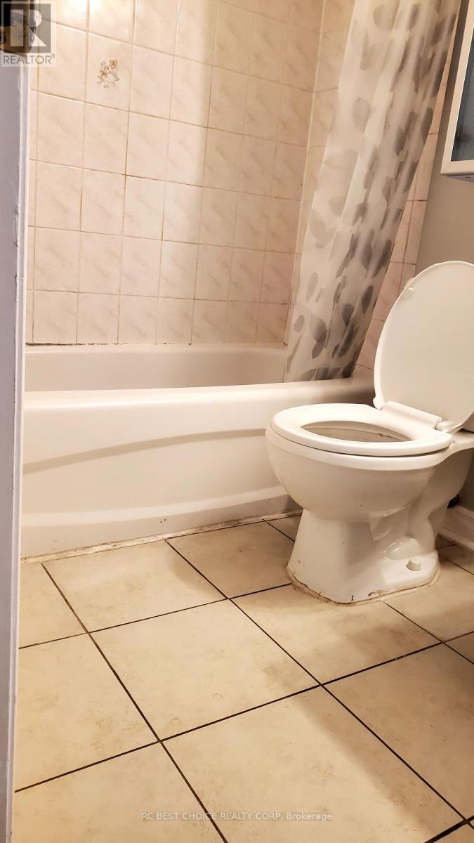 Photo 8 of Main Floor 162 B Finch Avenue E, Toronto ON
