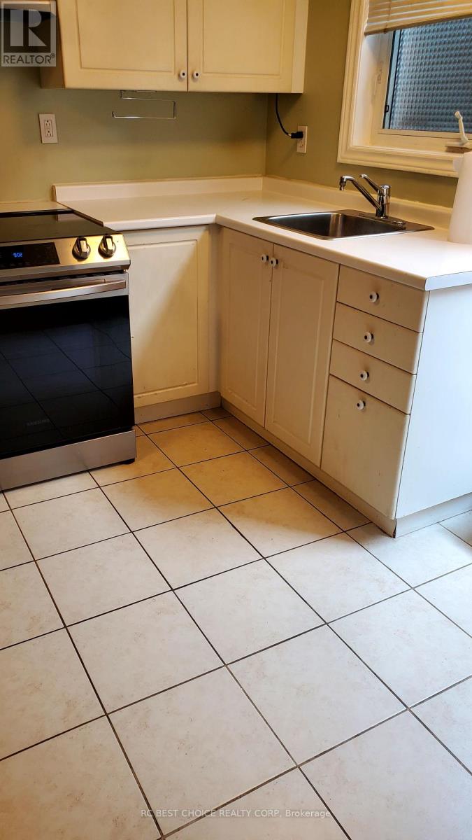 Photo 9 of Main Floor 162 B Finch Avenue E, Toronto ON