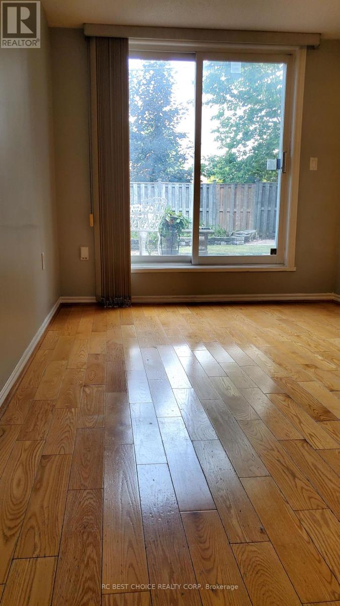 Photo 18 of Main Floor 162 B Finch Avenue E, Toronto ON