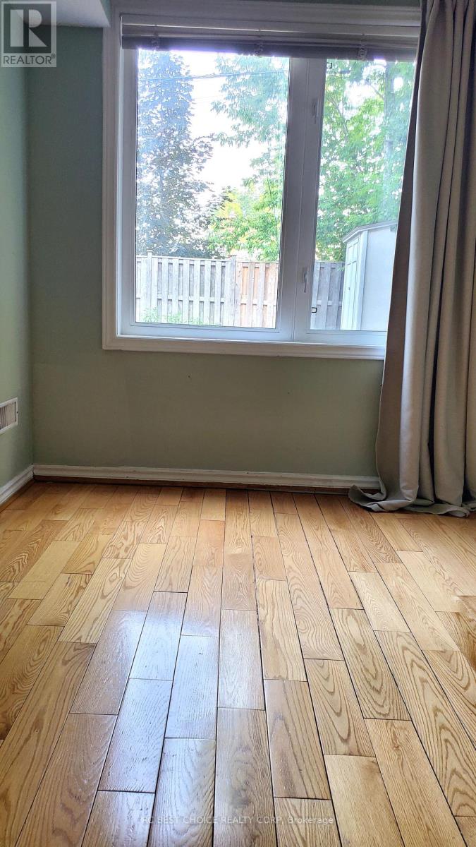 Photo 13 of Main Floor 162 B Finch Avenue E, Toronto ON
