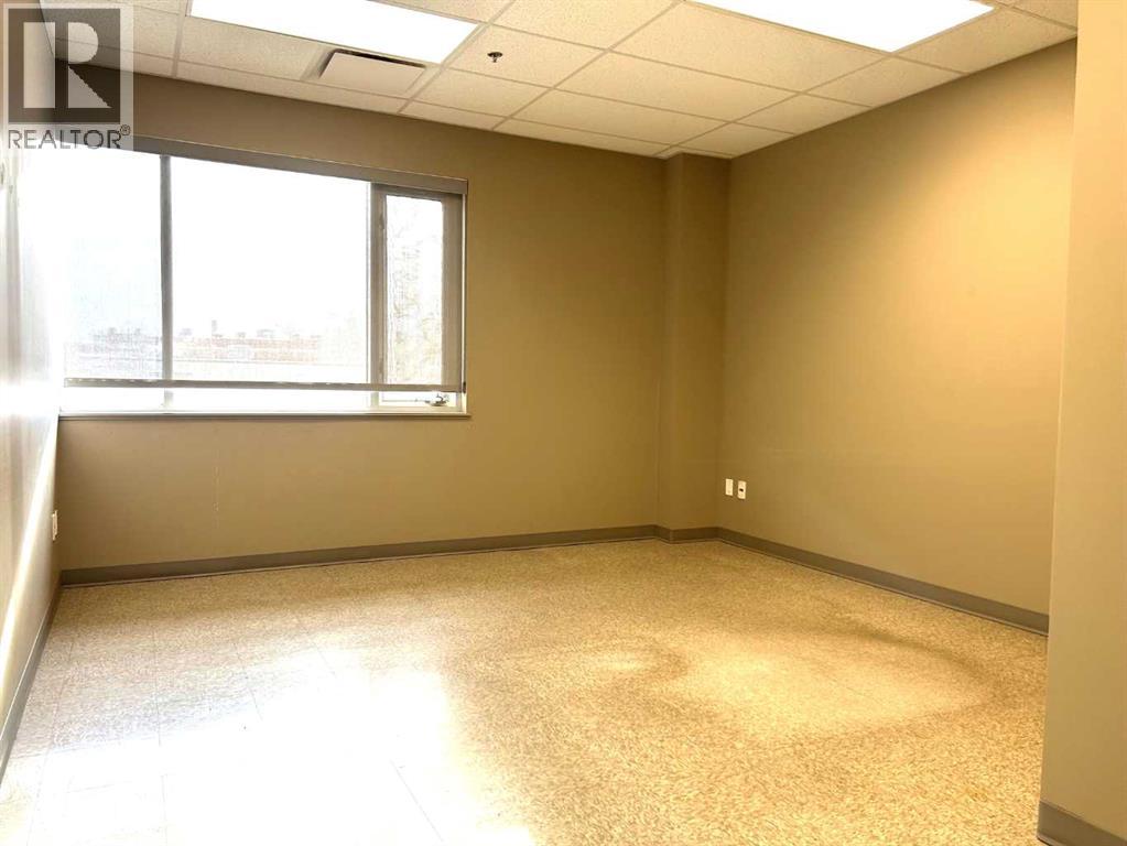 Photo 10 of 657 3 Street Se, Medicine Hat AB