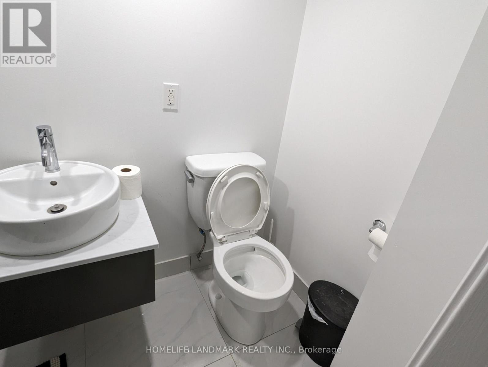 Photo 2 of 168 Lynnbrook Lower Level Drive, Toronto ON