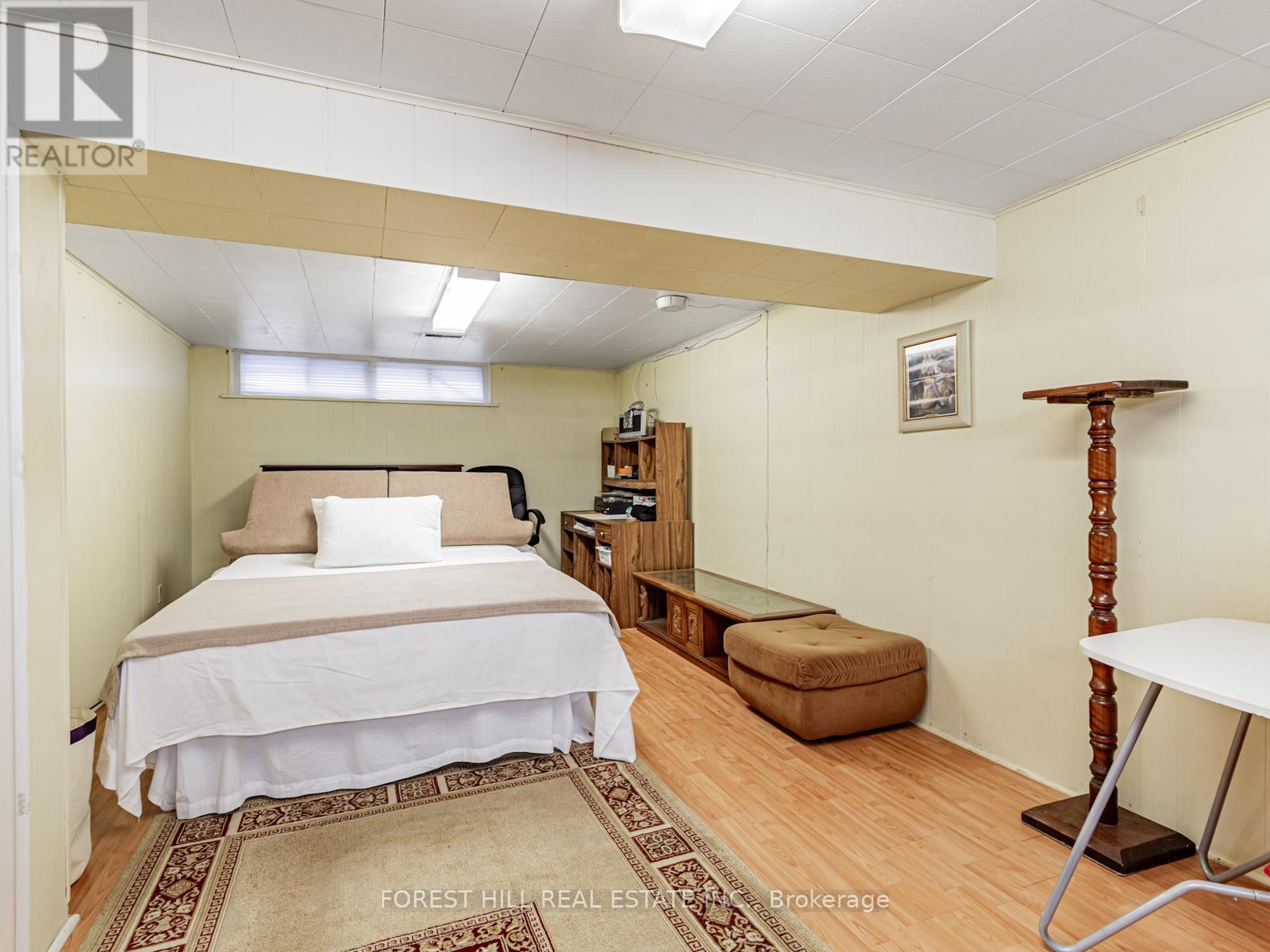 Photo 15 of 27 Fitzgibbon Avenue, Toronto ON
