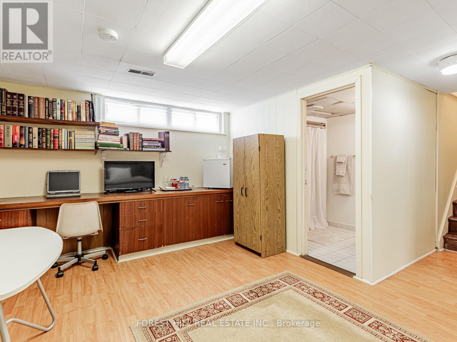 Photo 16 of 27 Fitzgibbon Avenue, Toronto ON