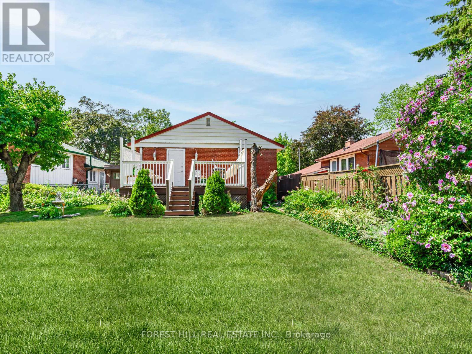 Photo 23 of 27 Fitzgibbon Avenue, Toronto ON