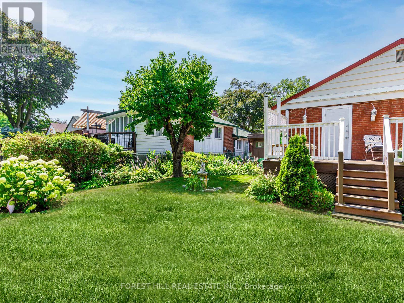Photo 25 of 27 Fitzgibbon Avenue, Toronto ON