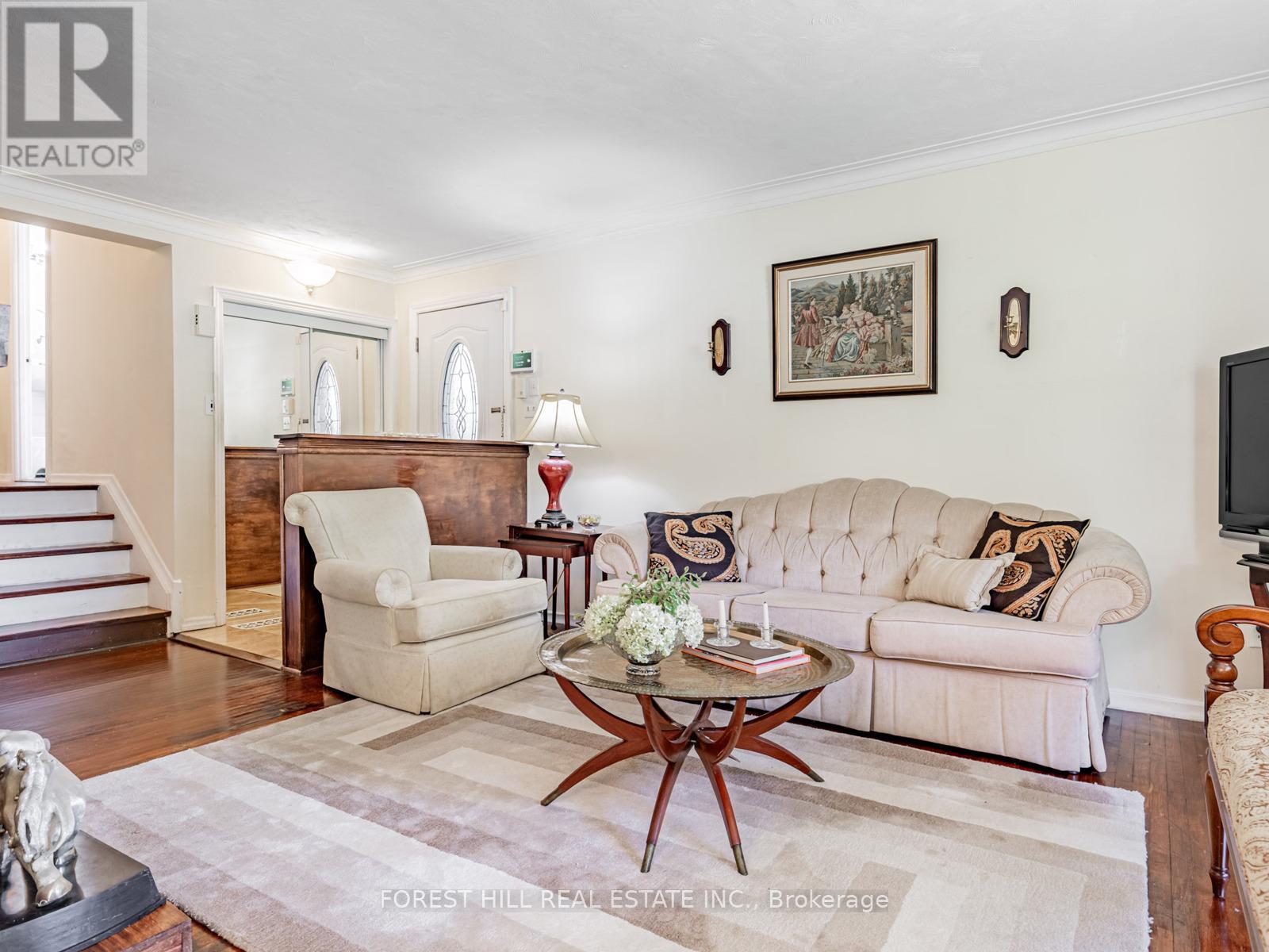 Photo 5 of 27 Fitzgibbon Avenue, Toronto ON