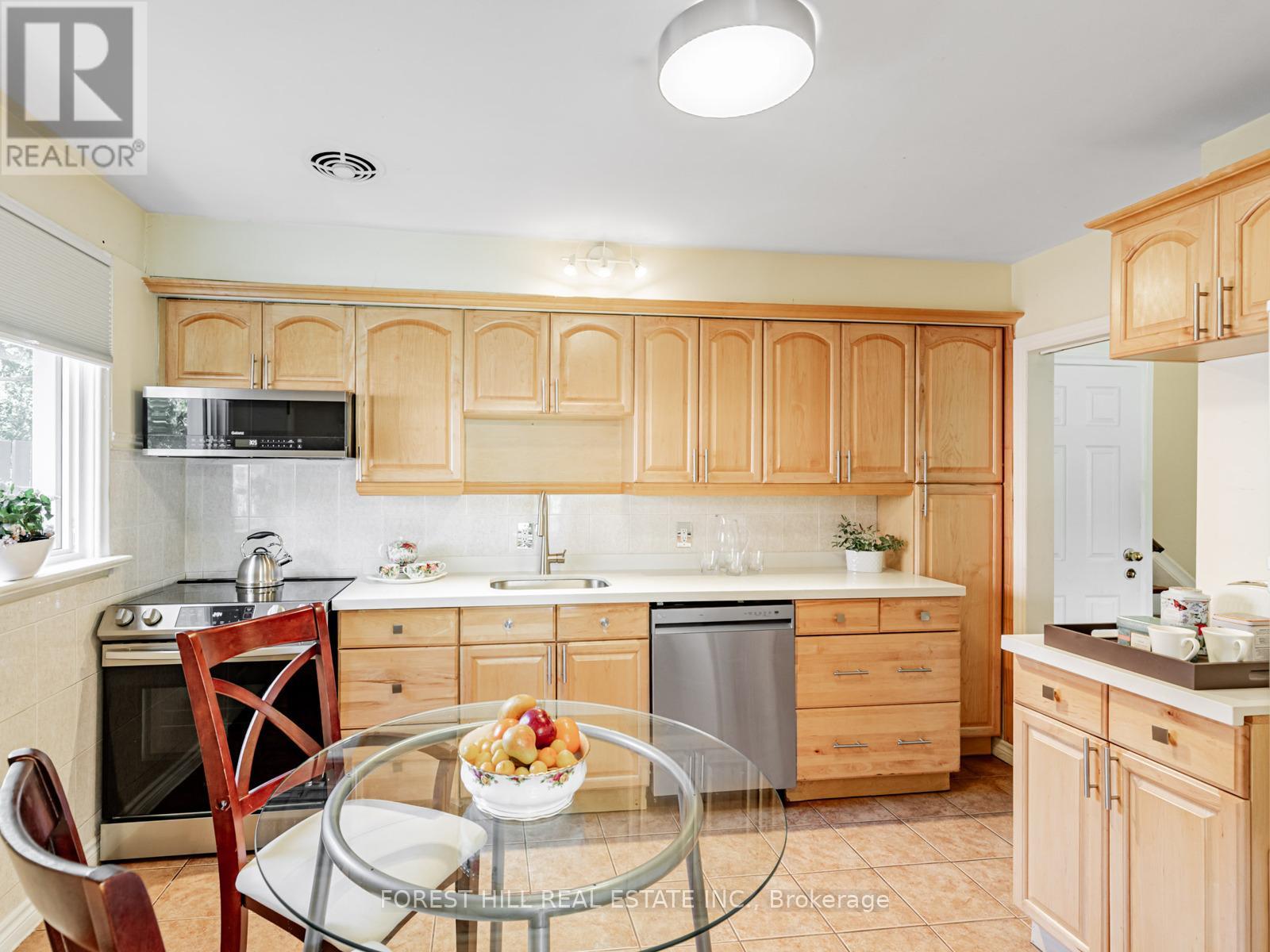 Photo 9 of 27 Fitzgibbon Avenue, Toronto ON