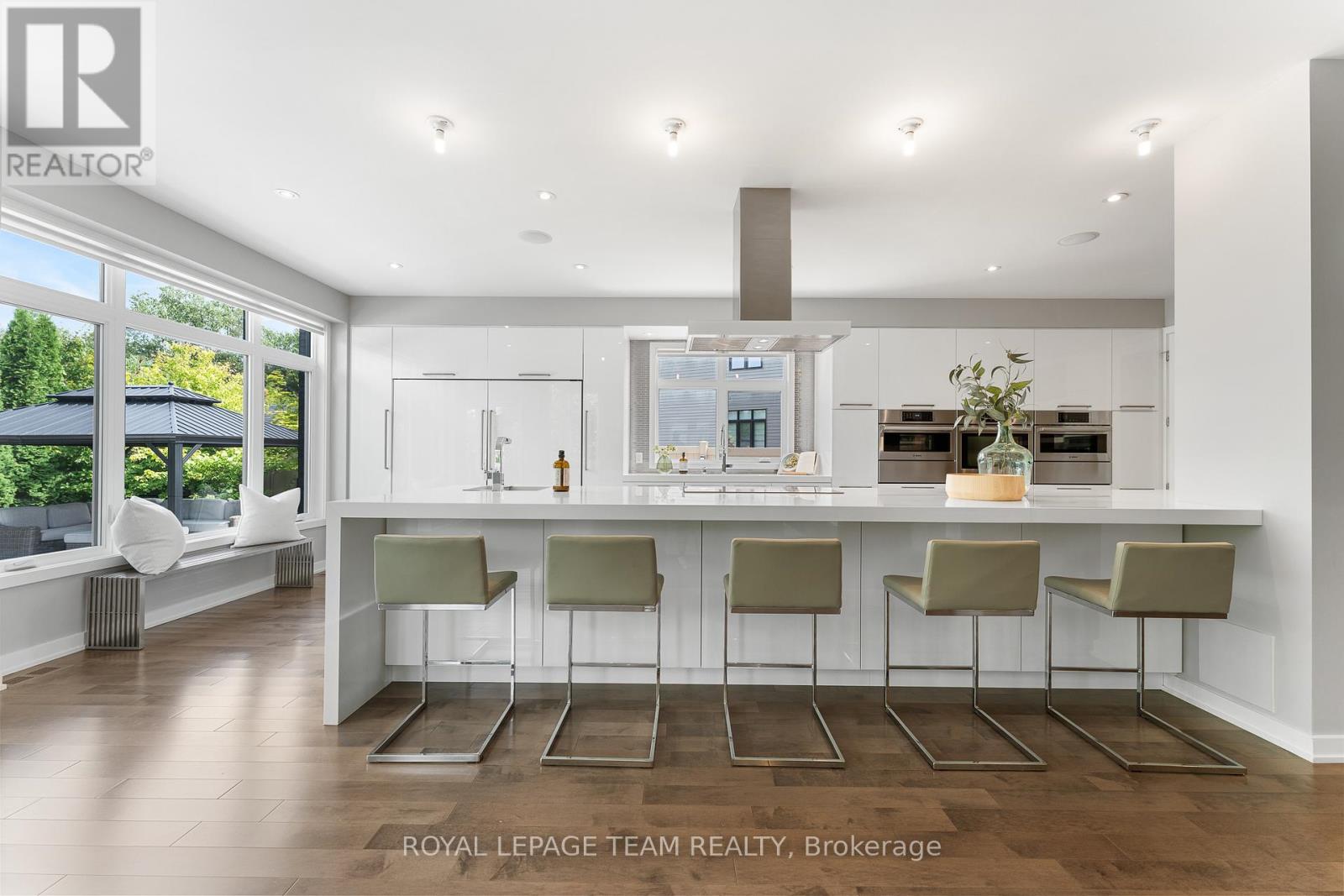 Photo 2 of 250 Sunnyridge Crescent, Ottawa ON