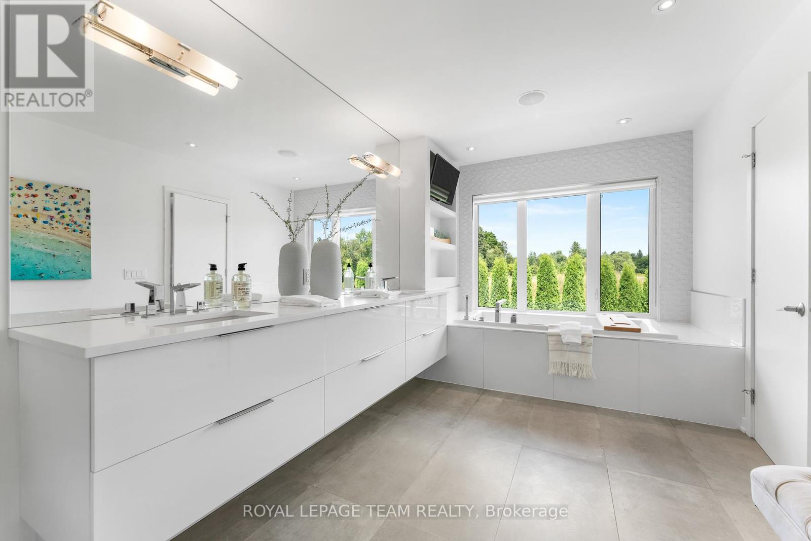Photo 31 of 250 Sunnyridge Crescent, Ottawa ON