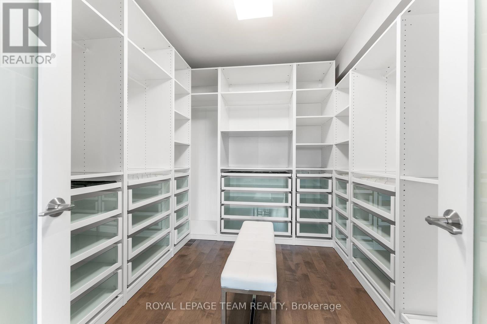 Photo 13 of 250 Sunnyridge Crescent, Ottawa ON