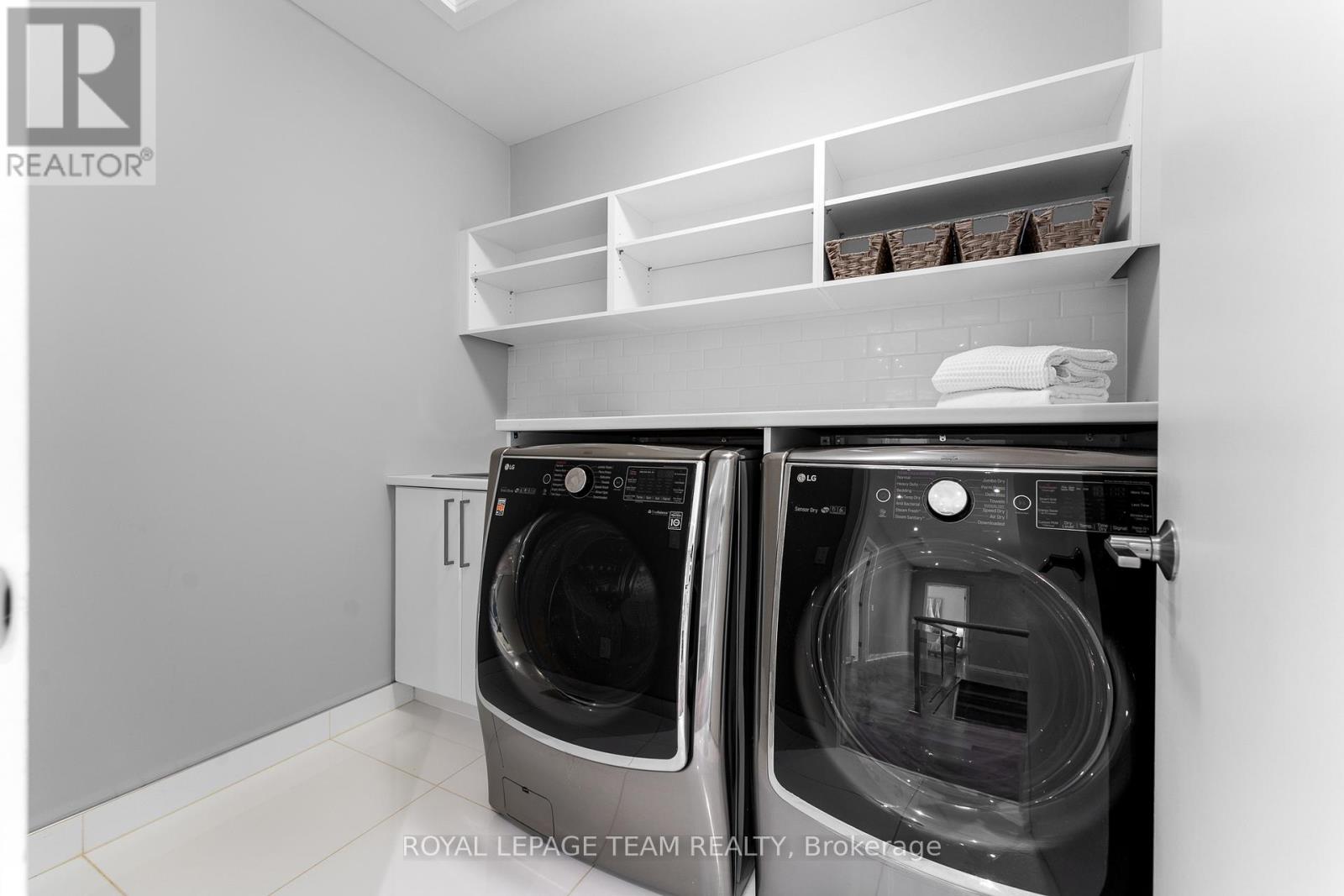 Photo 36 of 250 Sunnyridge Crescent, Ottawa ON