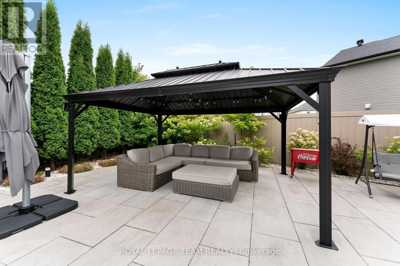 Photo 7 of 250 Sunnyridge Crescent, Ottawa ON