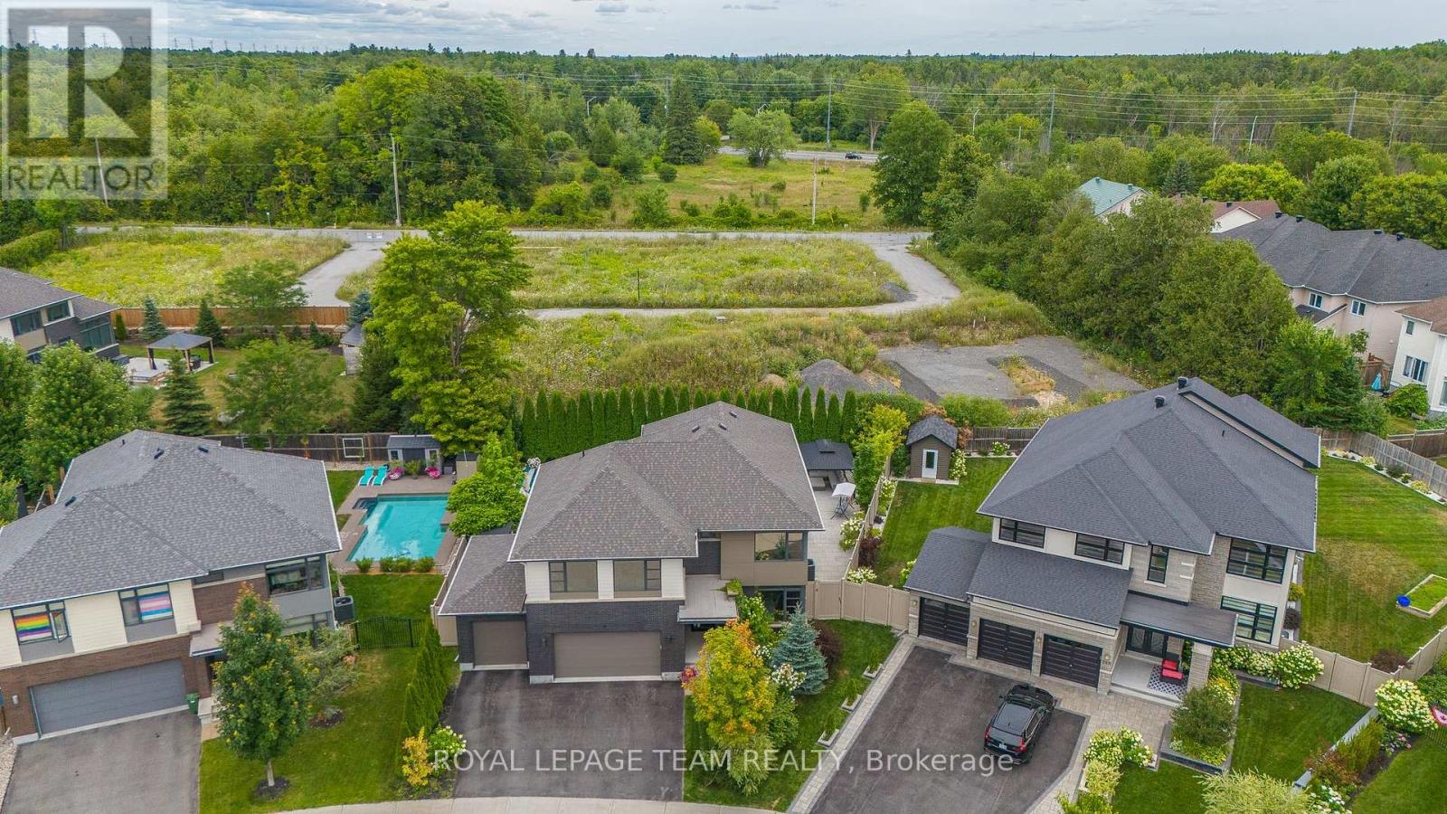 Photo 43 of 250 Sunnyridge Crescent, Ottawa ON