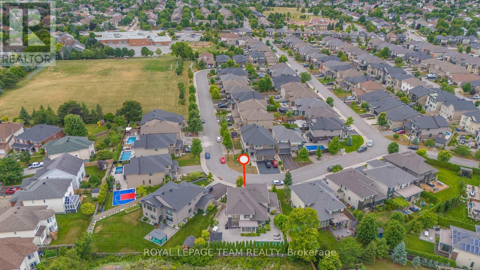 Photo 33 of 250 Sunnyridge Crescent, Ottawa ON