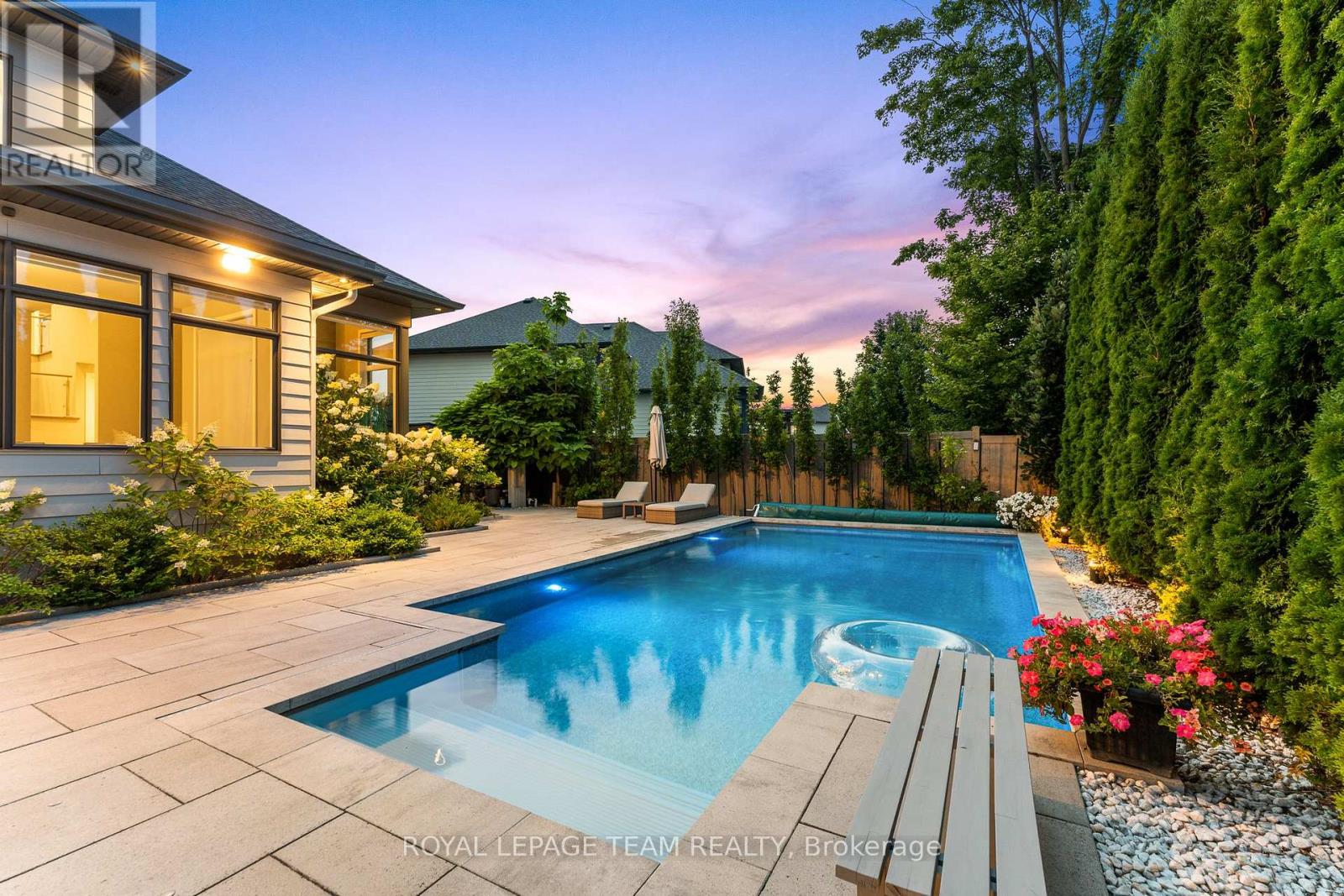 Photo 4 of 250 Sunnyridge Crescent, Ottawa ON