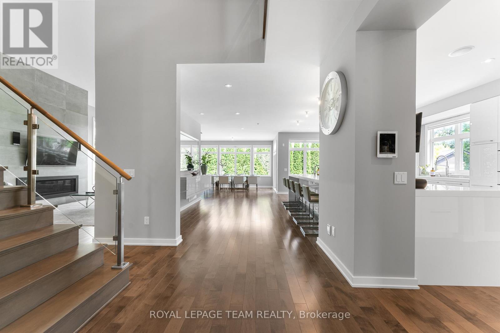 Photo 3 of 250 Sunnyridge Crescent, Ottawa ON