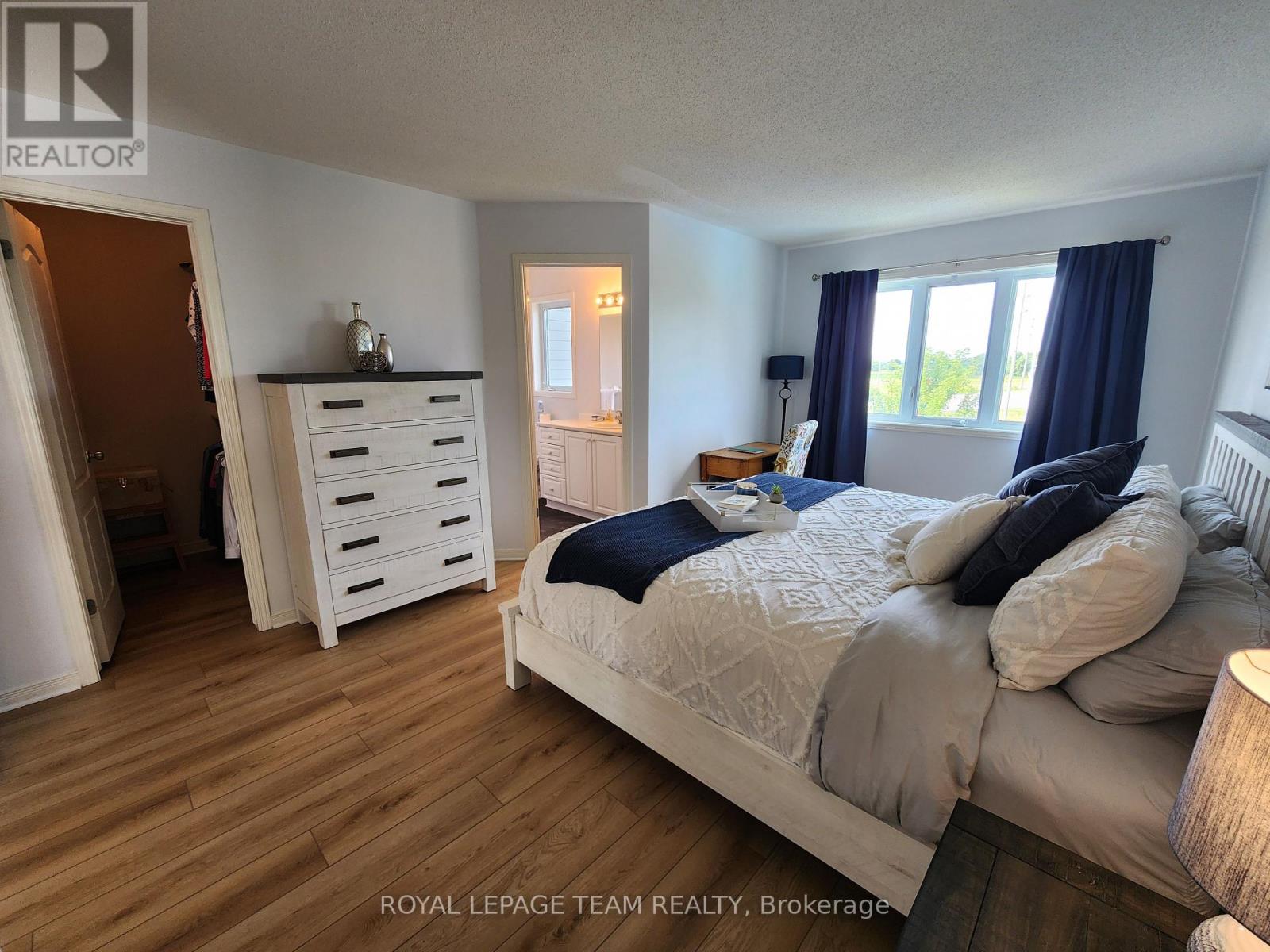 Photo 12 of 138 Freeport Drive, Ottawa ON