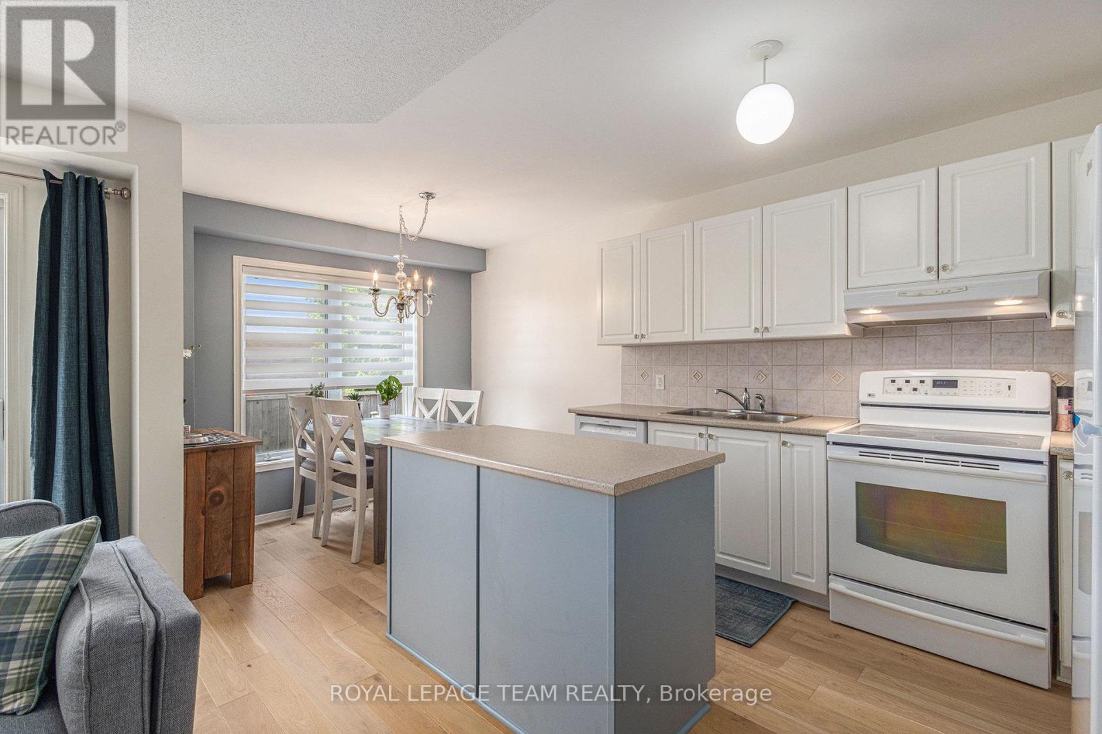 Photo 16 of 138 Freeport Drive, Ottawa ON