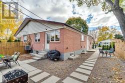 Photo 2 of 323 Kerswell Drive, Richmond Hill ON