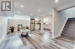 Photo 3 of 323 Kerswell Drive, Richmond Hill ON