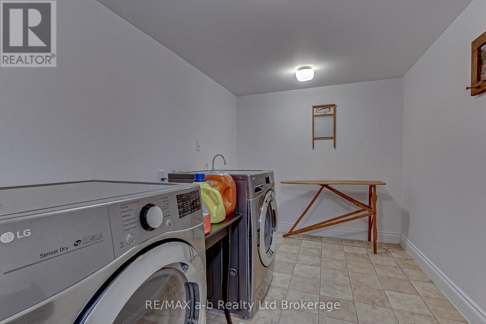 Photo 11 of 81 Windham 9 Road, Norfolk ON