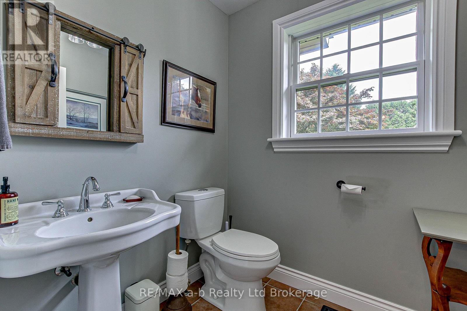Photo 29 of 81 Windham 9 Road, Norfolk ON