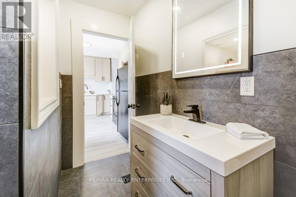 Photo 2 of 1039 5 Cannon Street E, Hamilton ON
