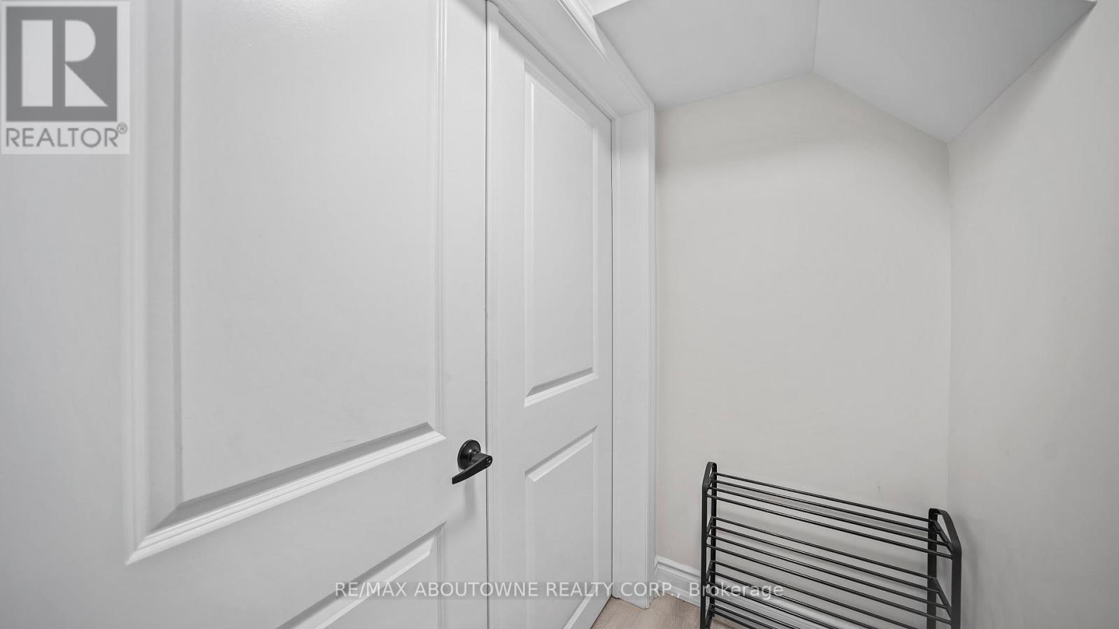 Photo 12 of Lower 341 Ironside Drive, Oakville ON