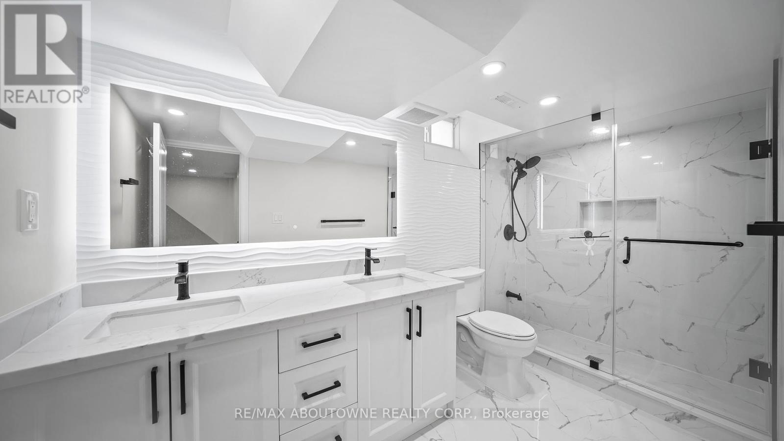Photo 6 of Lower 341 Ironside Drive, Oakville ON