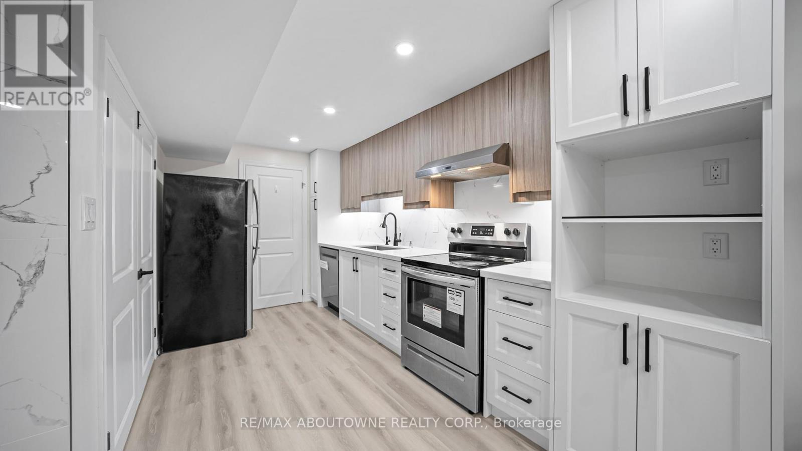 Photo 5 of Lower 341 Ironside Drive, Oakville ON