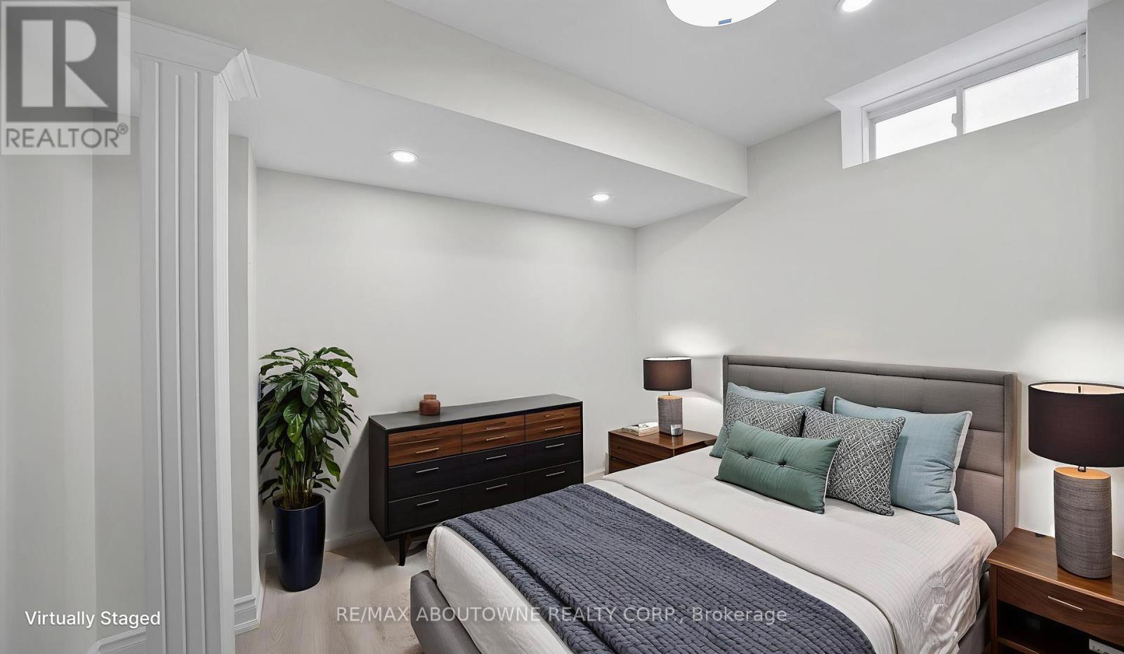 Photo 3 of Lower 341 Ironside Drive, Oakville ON
