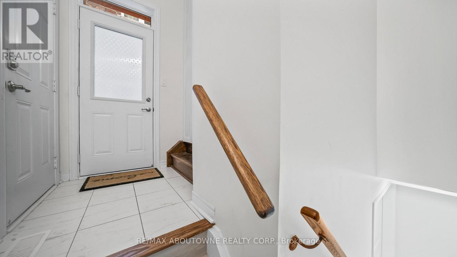 Photo 14 of Lower 341 Ironside Drive, Oakville ON