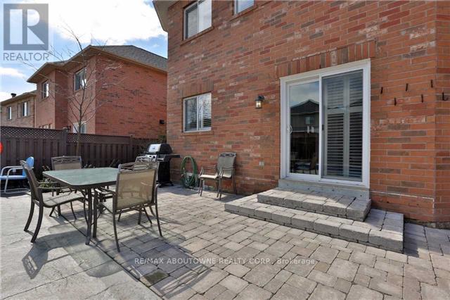 Photo 10 of 2491 Logan Avenue, Oakville ON